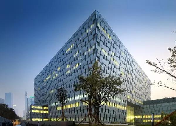 醫(yī)療建筑設(shè)計(jì)如何解決醫(yī)院壓抑的感覺(jué)？